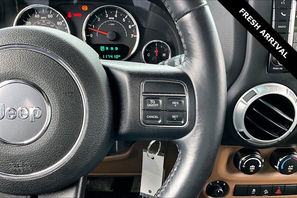 Used 2016 Jeep Wrangler Unlimited Sahara image 12