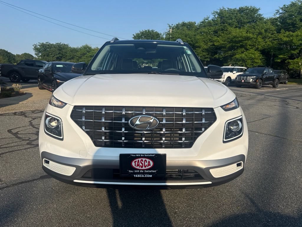 Used 2024 Hyundai Venue Limited FWD image 2