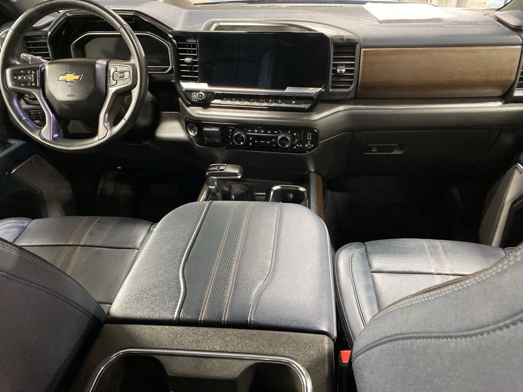 Used 2024 Chevrolet Silverado 1500 High Country w/ Technology Package image 3