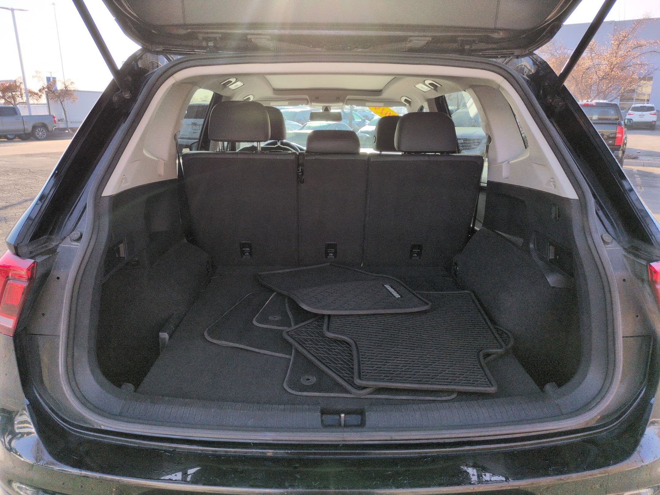 Used 2019 Volkswagen Tiguan SE image 28