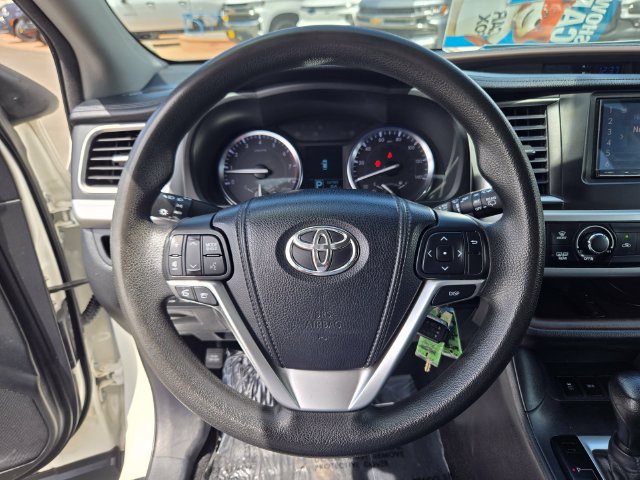 Used 2015 Toyota Highlander LE FWD image 20