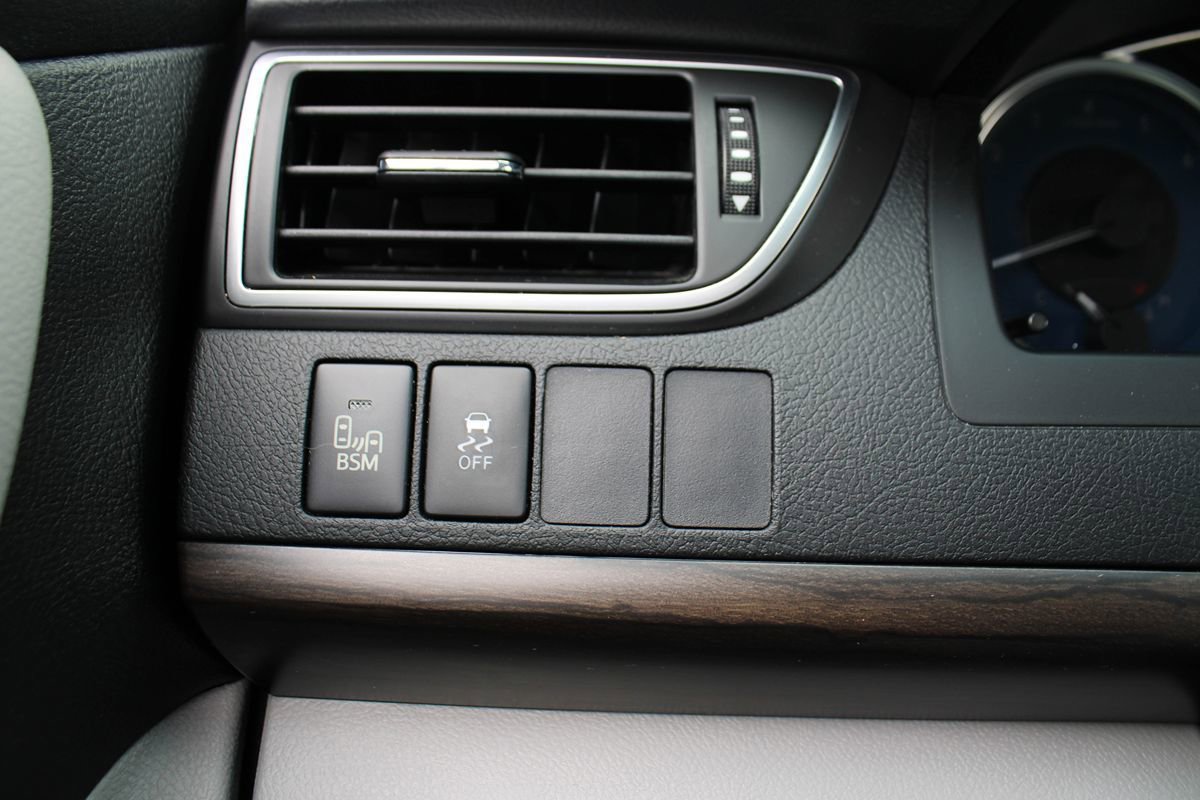 Used 2015 Toyota Camry XLE FWD image 35