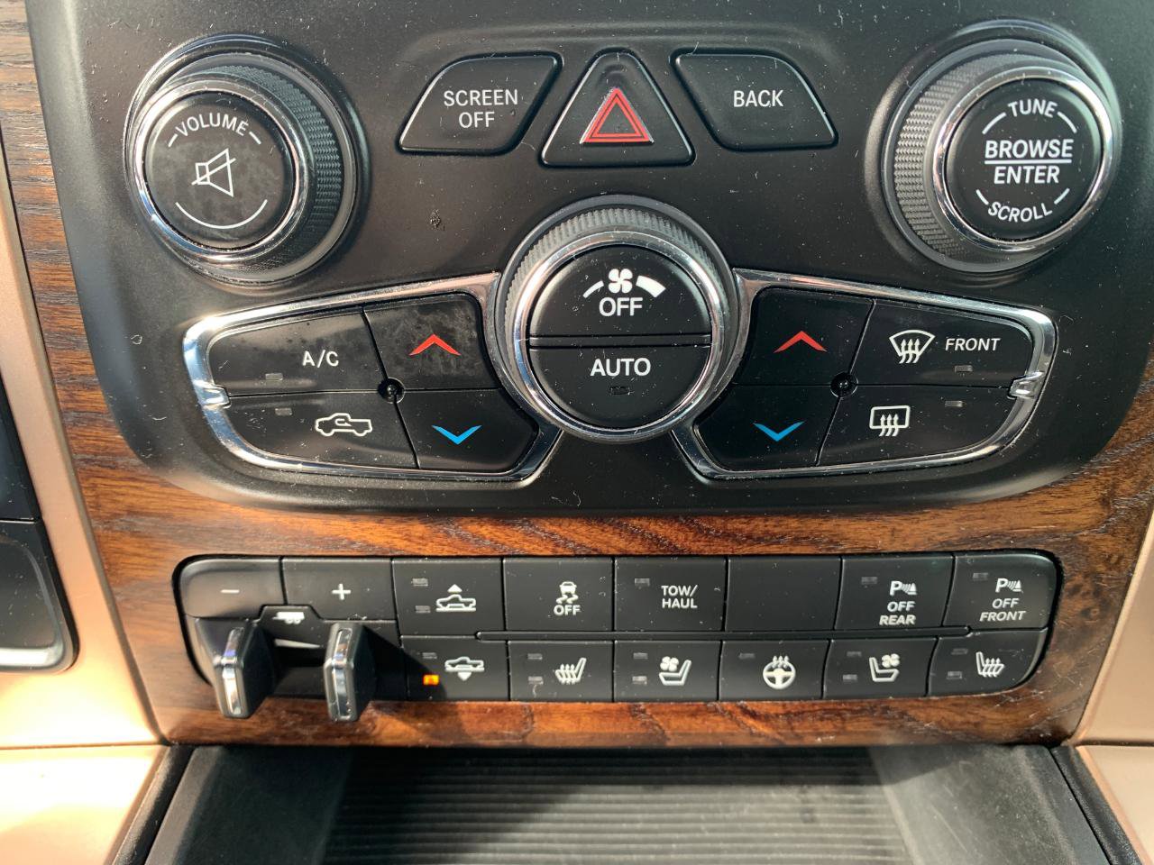 Used 2014 RAM 1500 Laramie Longhorn RWD image 27