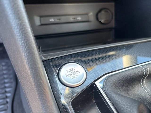 Used 2025 Volkswagen Taos SE w/ Panoramic Sunroof Package AWD/4WD image 21