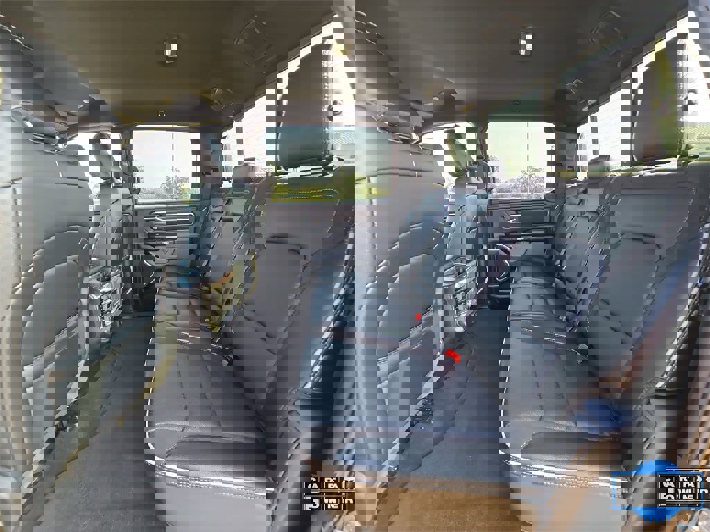 Used 2025 RAM 1500 Laramie image 12