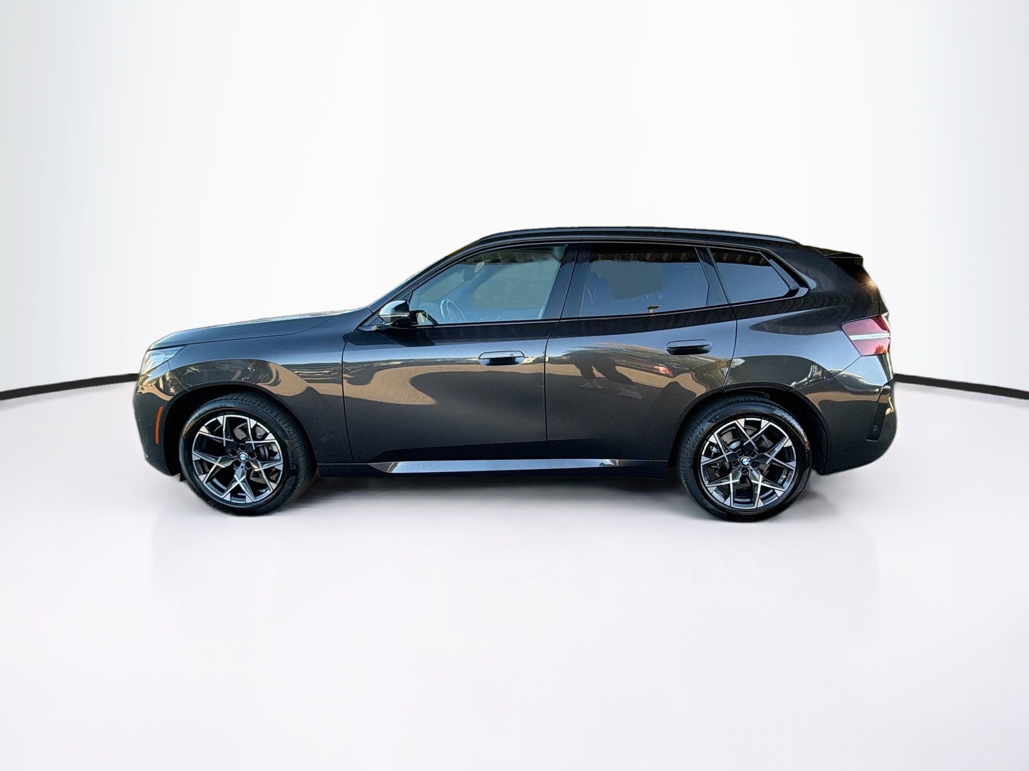 Used 2025 BMW X3 xDrive30i AWD/4WD image 4