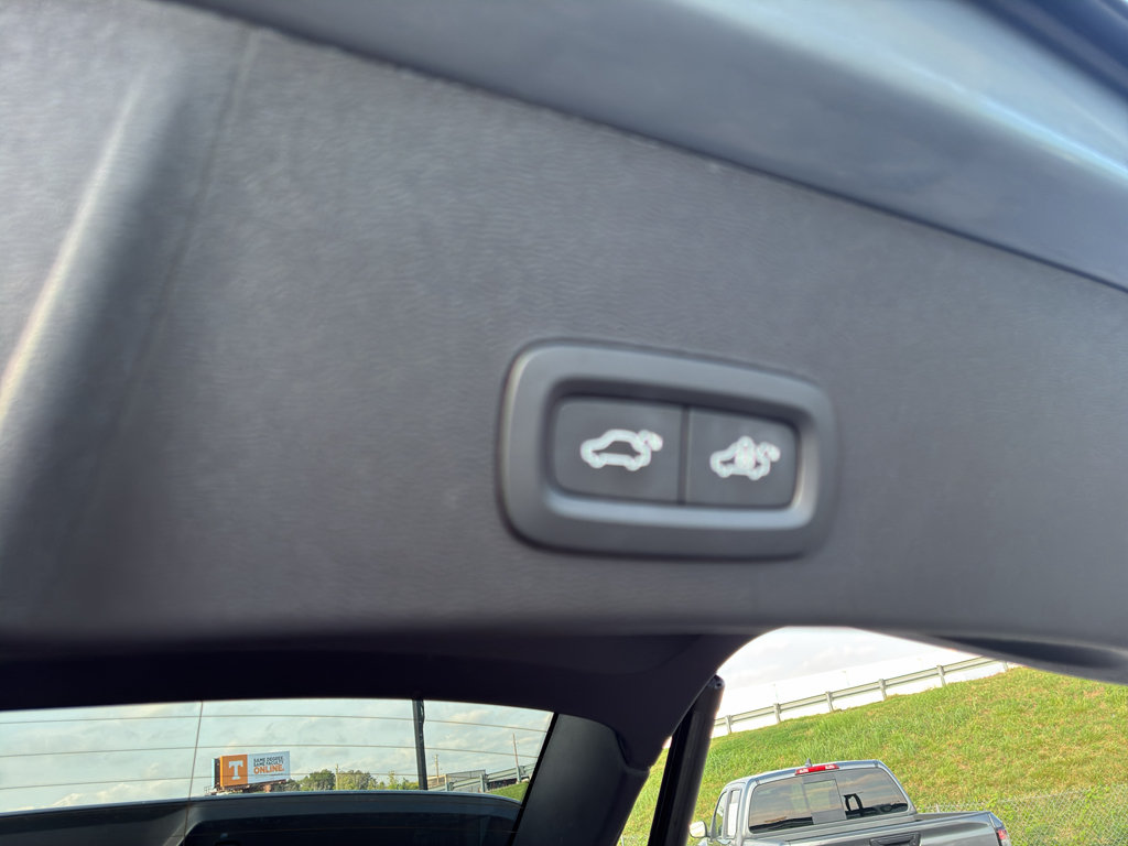 Used 2023 Volvo XC40 B4 Ultimate FWD image 29