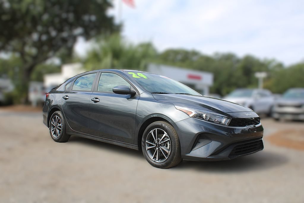Used 2024 Kia Forte LXS FWD image 3