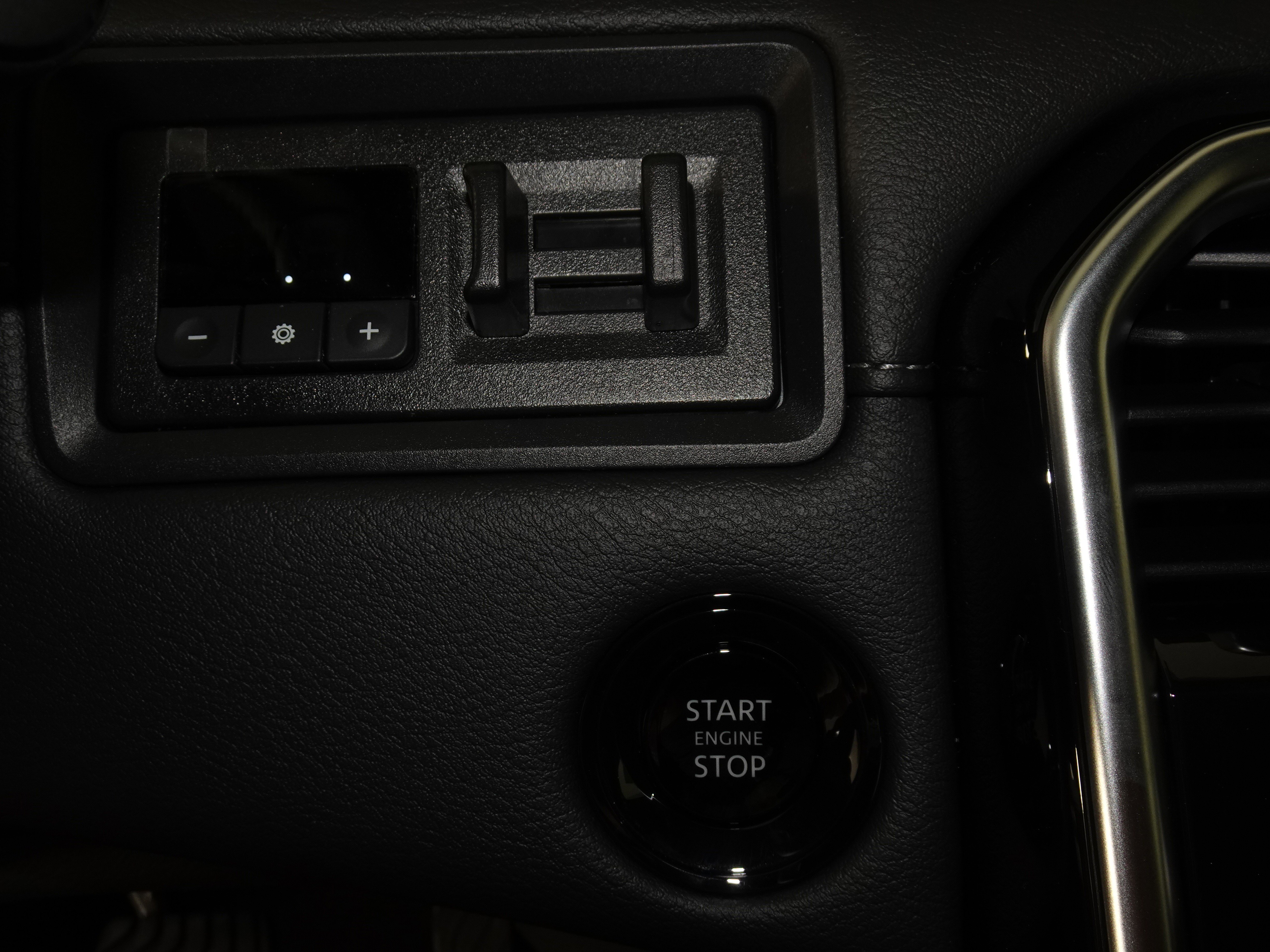 New 2025 Nissan Armada Platinum Reserve image 38