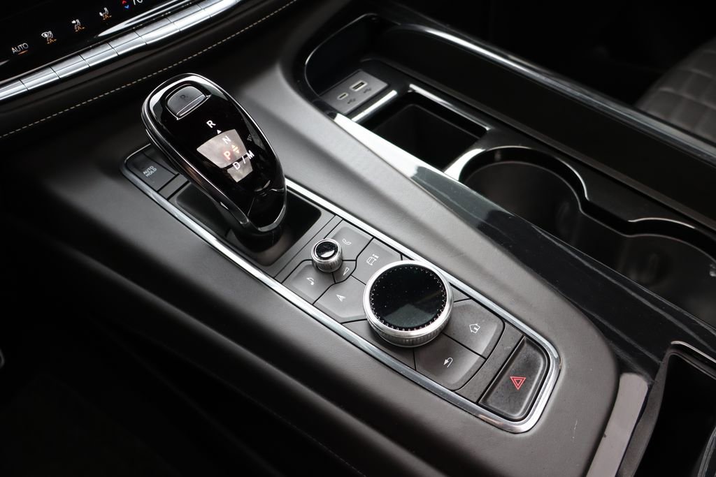 Used 2024 Cadillac Escalade ESV V w/ LPO, ONYX Package AWD/4WD image 13