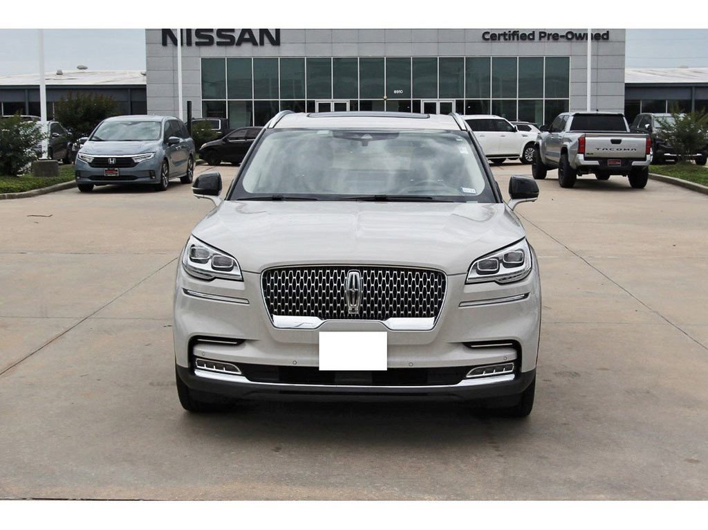 Used 2020 Lincoln Aviator Reserve w/ Equipment Group 202A image 8