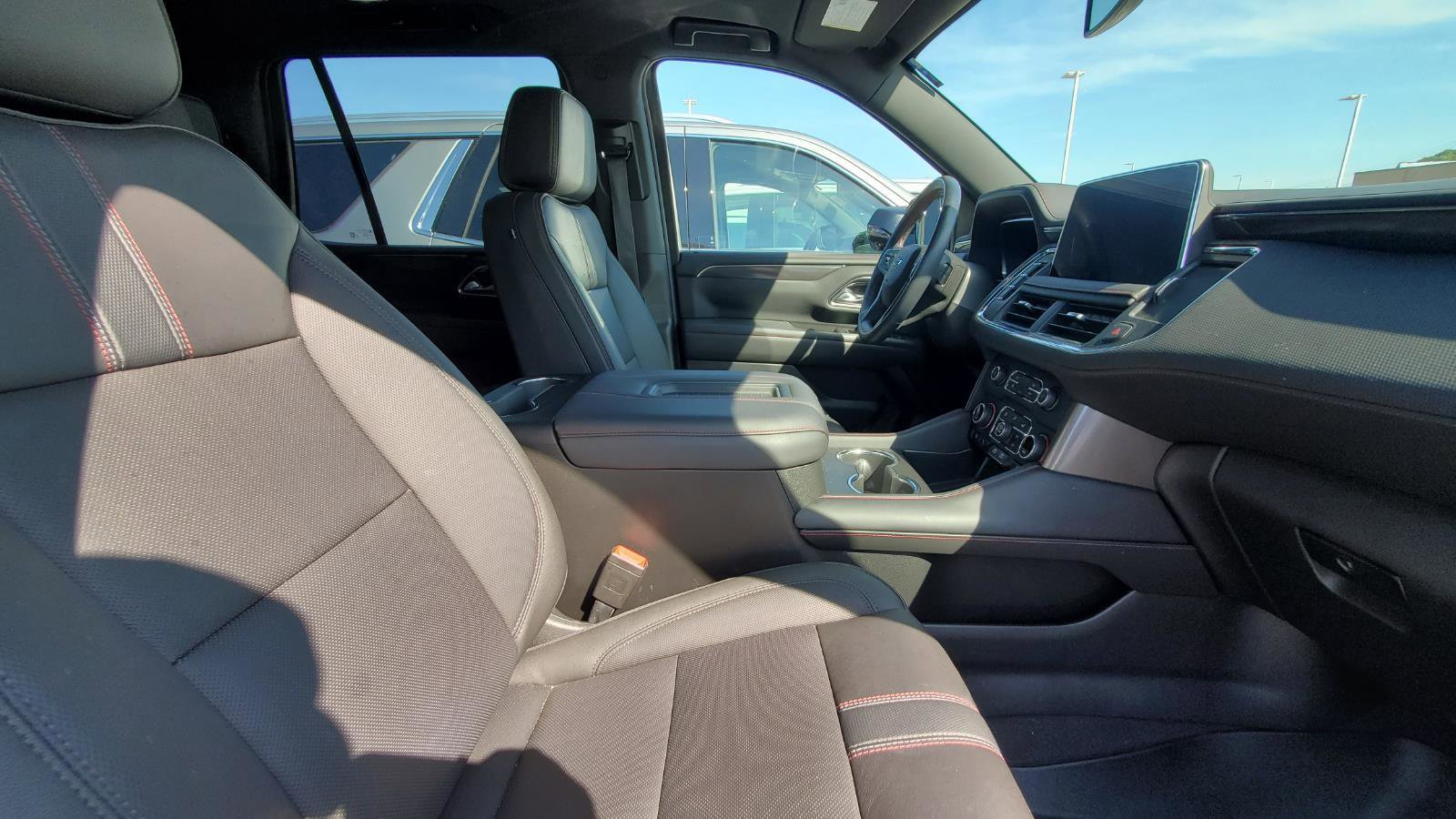 Used 2022 Chevrolet Tahoe RST w/ Luxury Package AWD/4WD image 4
