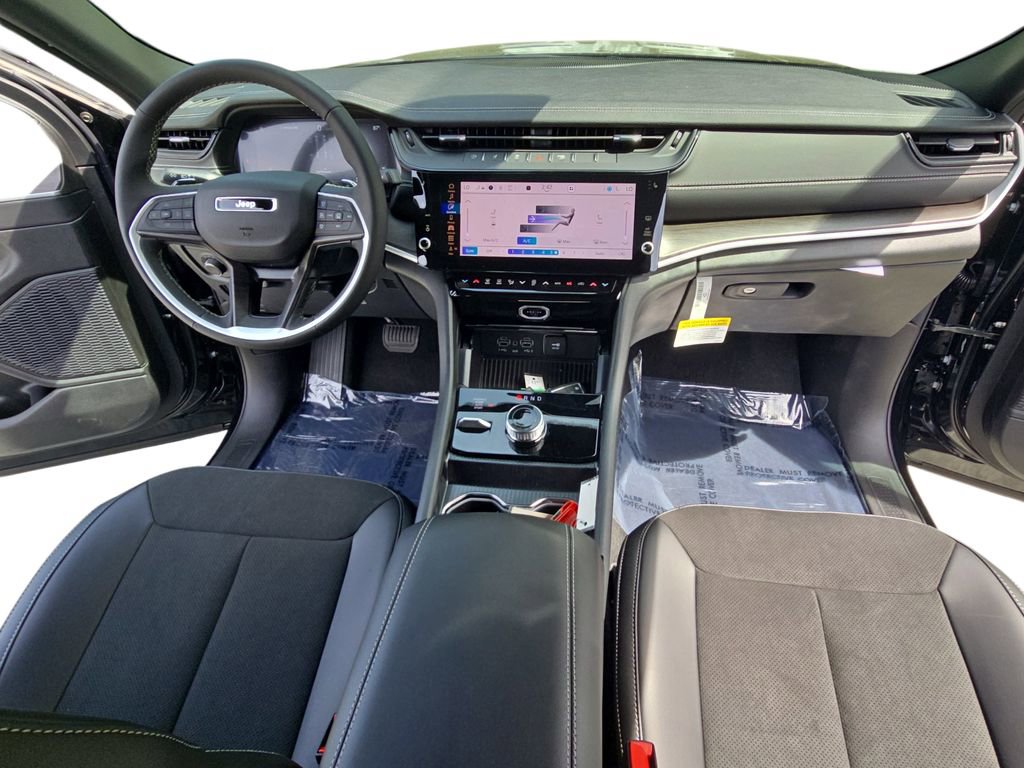 New 2026 Jeep Grand Cherokee Altitude image 9