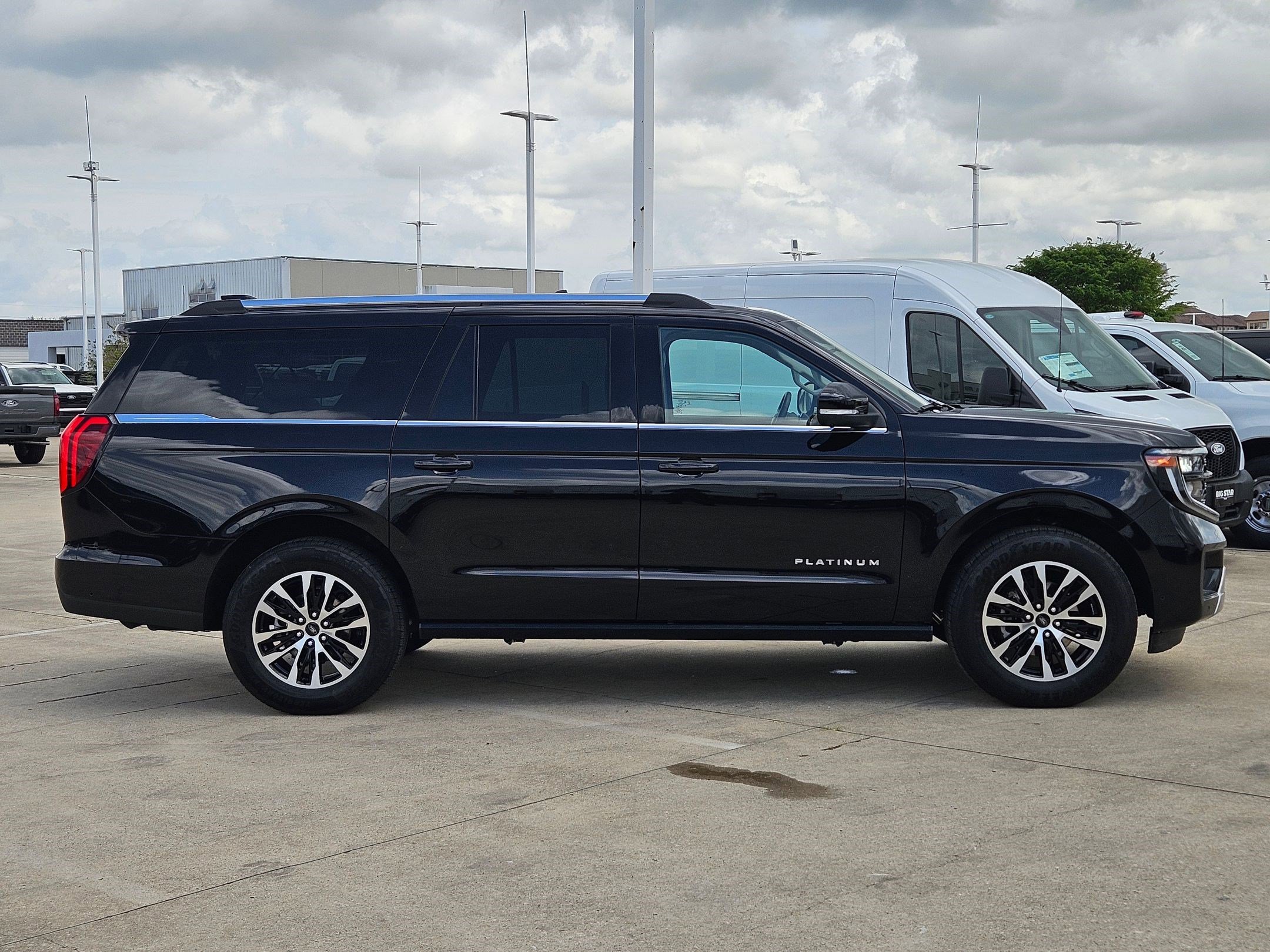Used 2025 Ford Expedition Max Platinum image 2