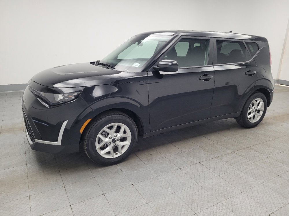 Used 2025 Kia Soul LX FWD image 2