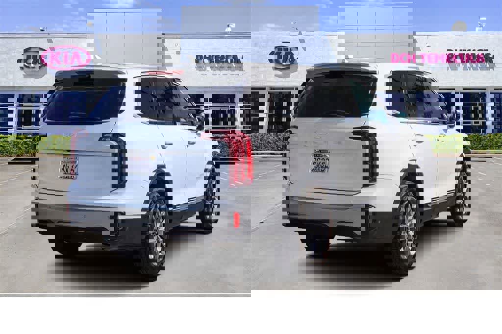 Certified 2023 Kia Telluride LX image 4