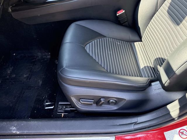 Used 2019 Toyota Camry SE w/ Convenience Package FWD image 15