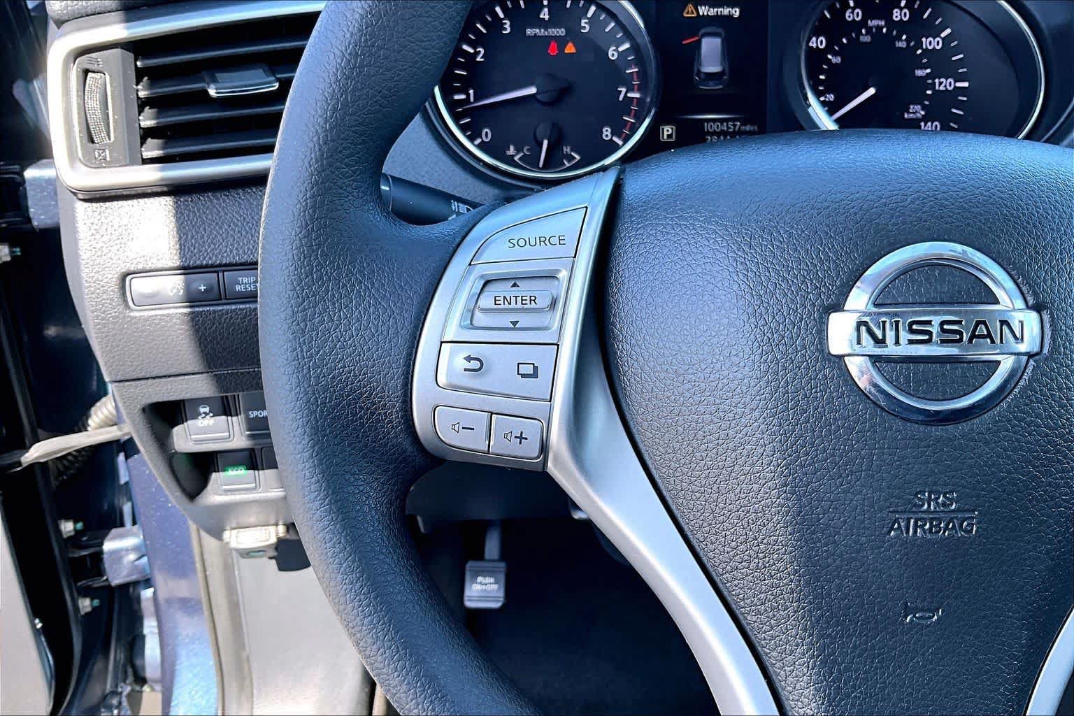 Used 2016 Nissan Rogue SV FWD image 21