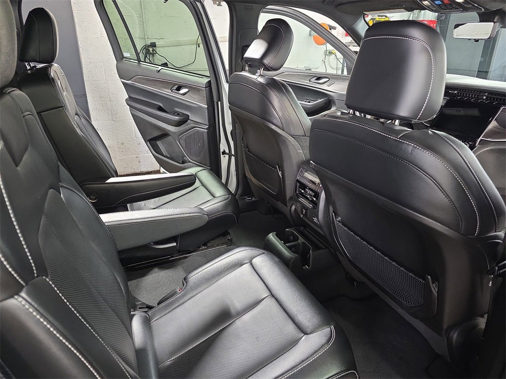Used 2024 Jeep Grand Cherokee L Limited w/ Luxury Tech Group II image 11