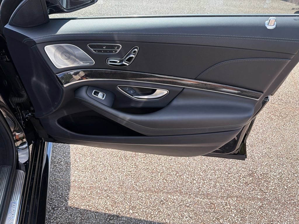 Used 2019 Mercedes-Benz S 560 Sedan image 14