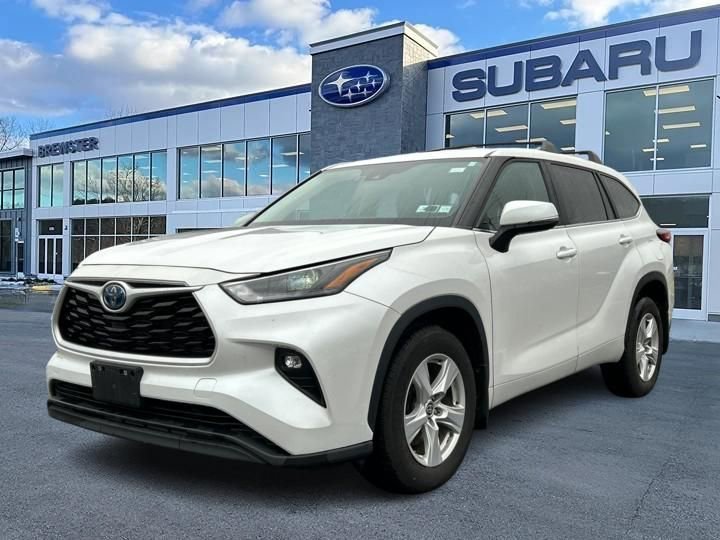 Used 2023 Toyota Highlander LE image 1