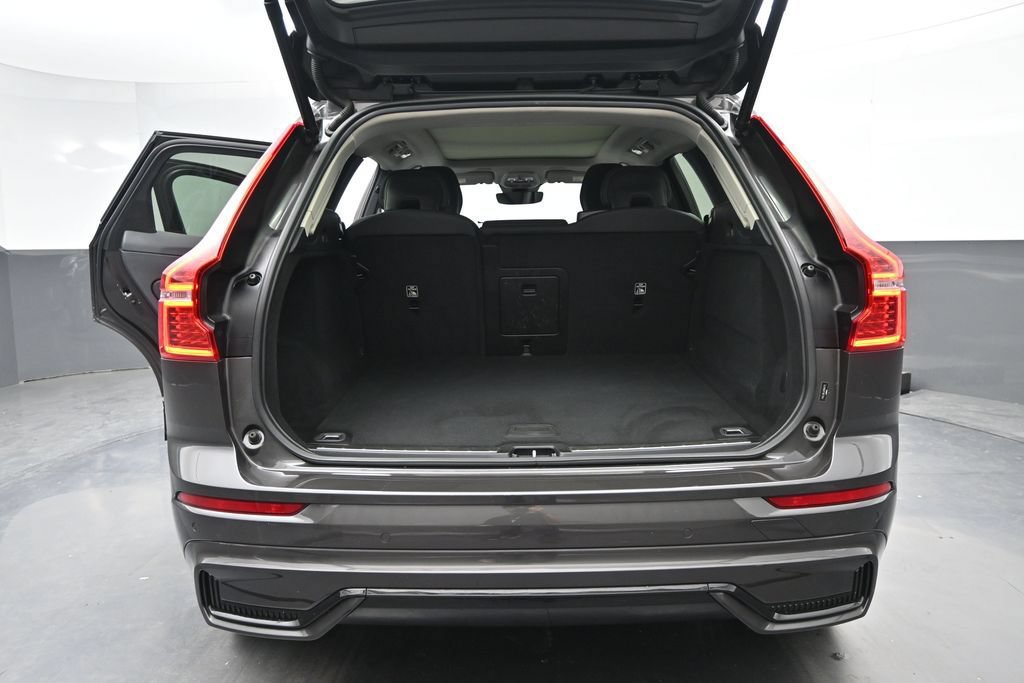 Used 2024 Volvo XC60 B5 Plus AWD/4WD image 16