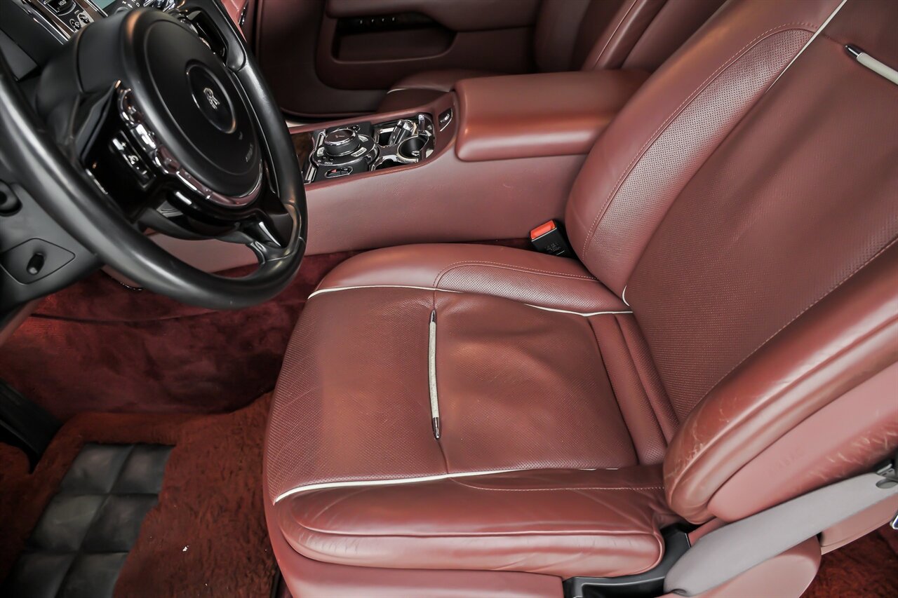 Used 2014 Rolls-Royce Wraith image 24
