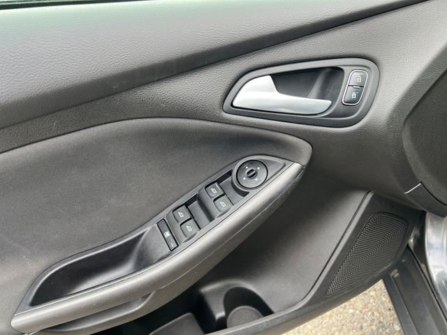 Used 2016 Ford Focus SE w/ Equipment Group 201A FWD image 30