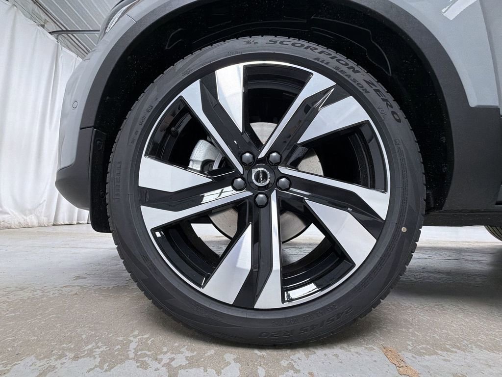 New 2026 Volvo XC40 B5 Plus w/ Climate Package AWD/4WD image 14