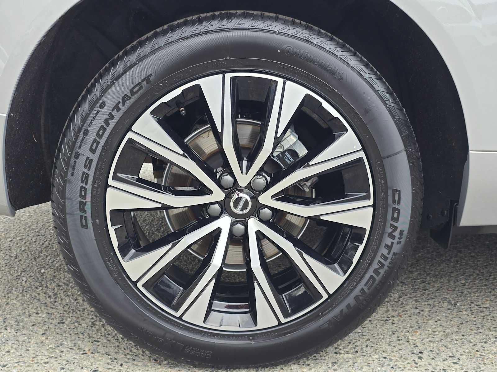Certified 2024 Volvo XC60 B5 Core w/ Protection Package Premier AWD/4WD image 9