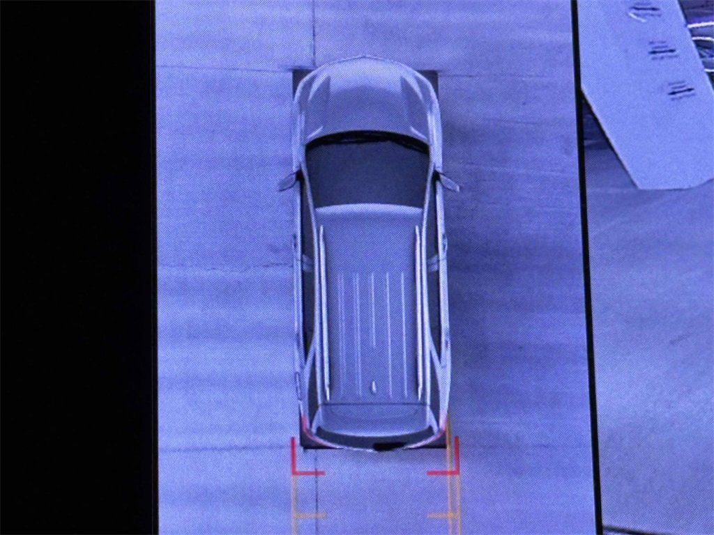 Used 2023 Chevrolet Equinox RS w/ RS Leather Package image 32