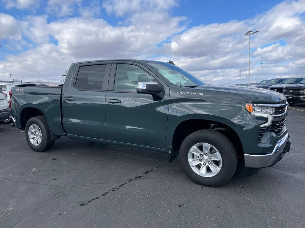 Used 2025 Chevrolet Silverado 1500 LT AWD/4WD image 2