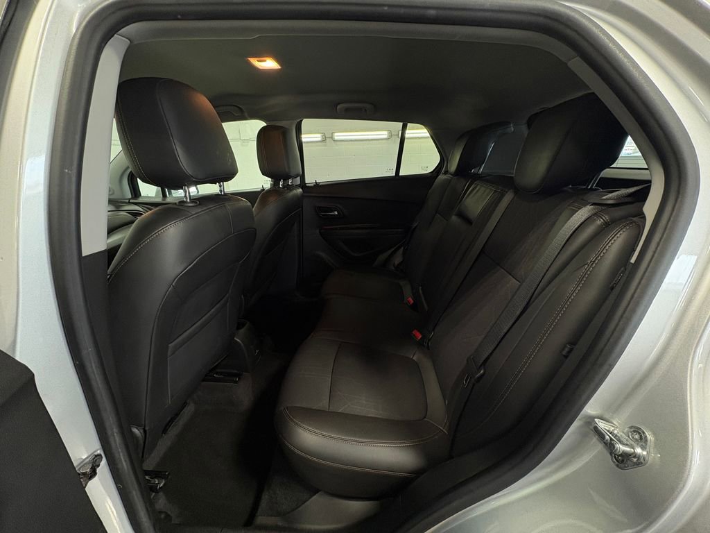 Used 2020 Chevrolet Trax LT w/ LT Convenience Package image 31