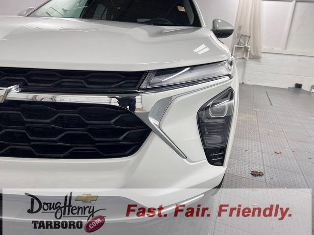 Used 2025 Chevrolet Trax LT image 12