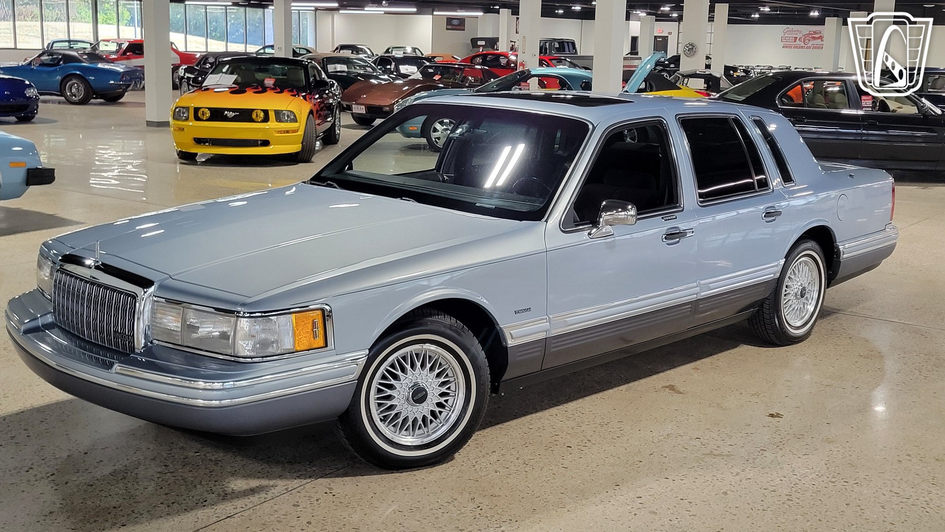 Used 1993 Lincoln Town Car Signature RWD image 21