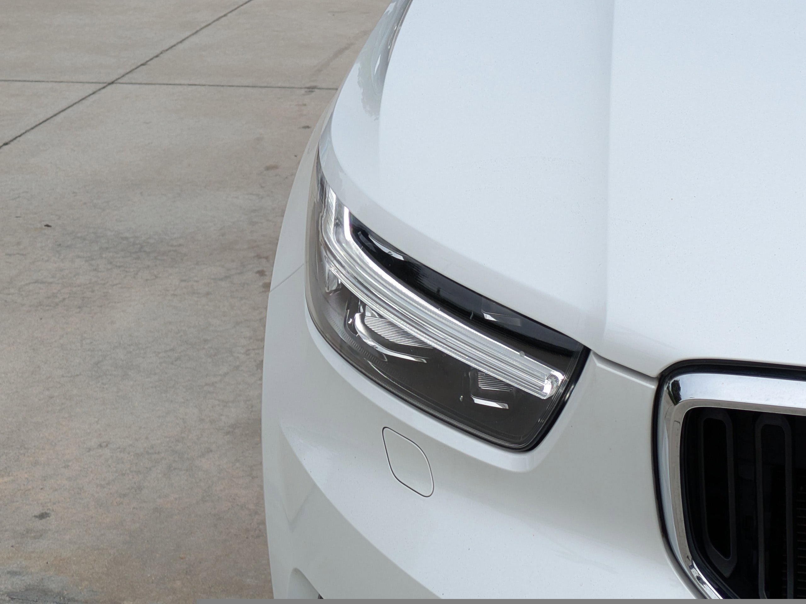 Used 2021 Volvo XC40 T5 Momentum w/ Premium Package image 7