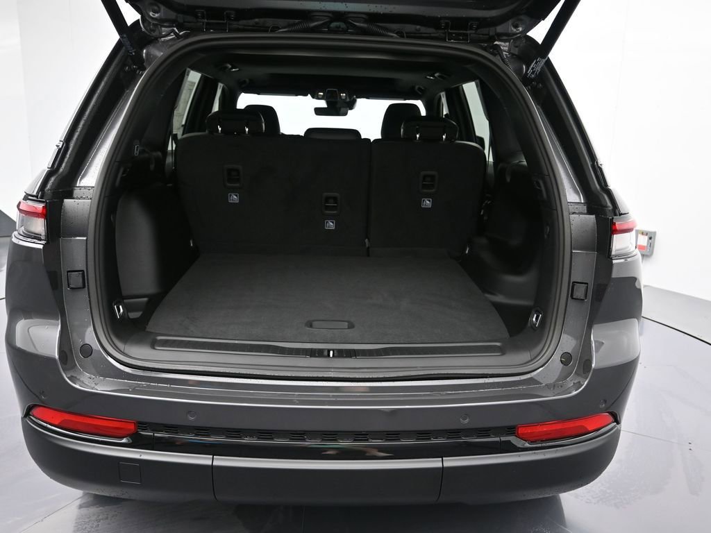 New 2025 Jeep Grand Cherokee Altitude image 23