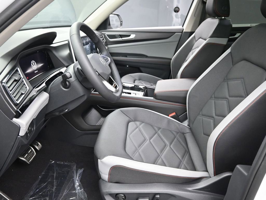 Used 2024 Volkswagen Atlas Peak Edition SE image 15