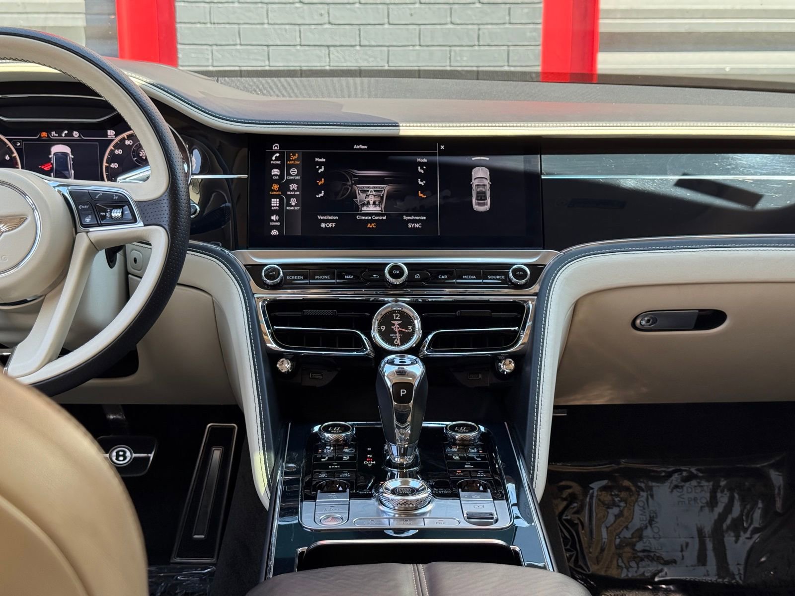 Used 2020 Bentley Flying Spur W12 image 33