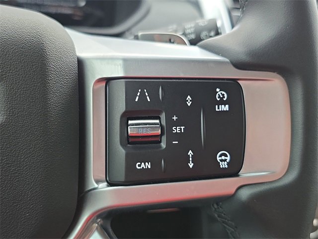 Certified 2025 Land Rover Discovery Dynamic SE image 18