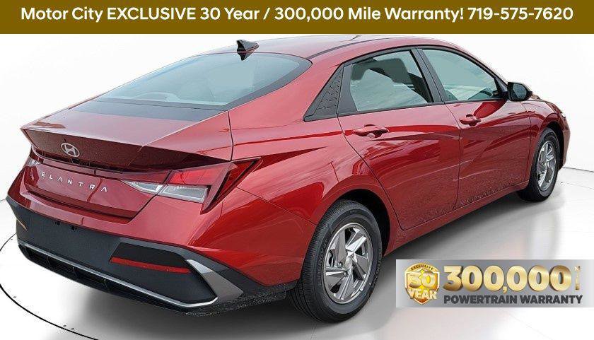 New 2025 Hyundai Elantra SE image 4