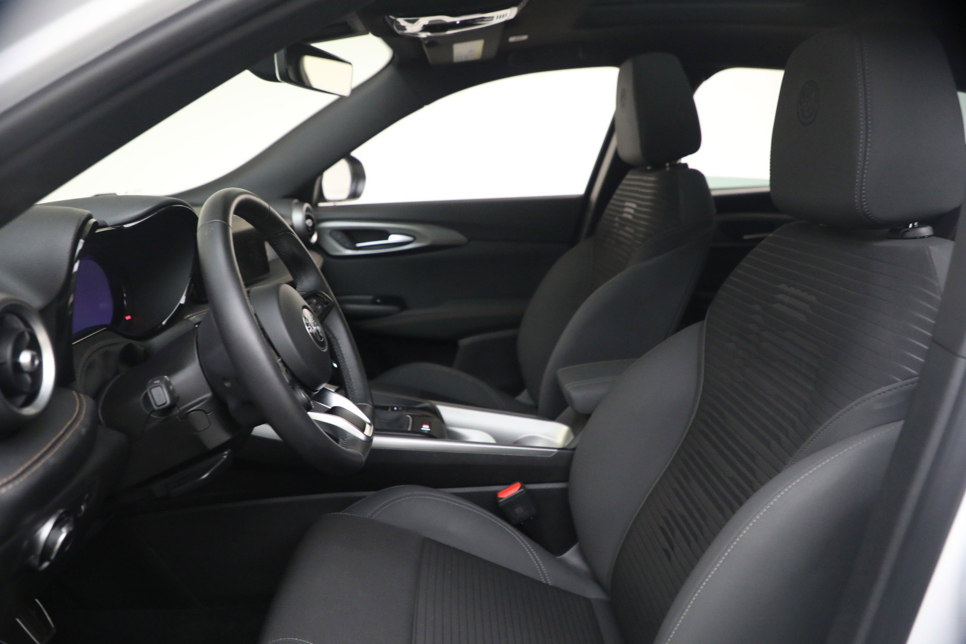 Used 2025 Alfa Romeo Tonale image 14