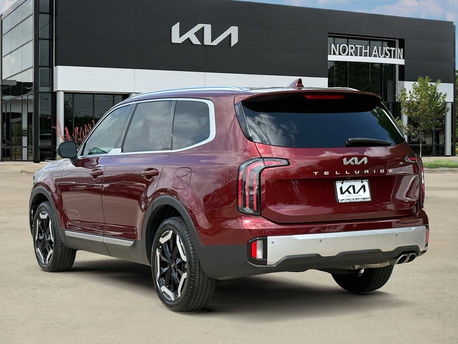 Certified 2024 Kia Telluride EX w/ EX Captain's Chair Package image 5