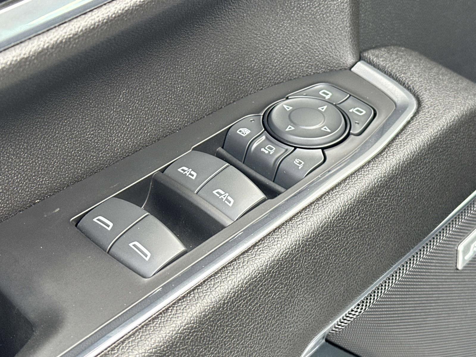 Used 2024 Chevrolet Silverado 2500 LTZ w/ LTZ Convenience Package image 24