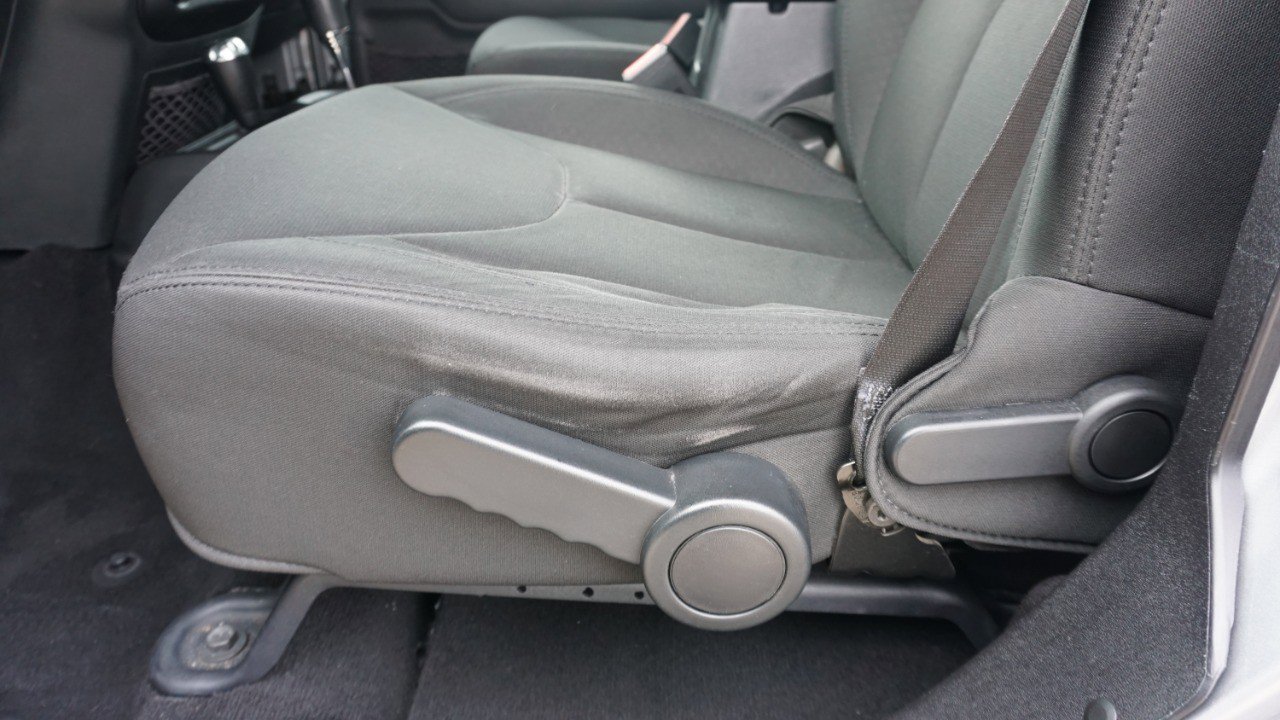 Used 2016 Jeep Wrangler Unlimited Sport w/ Connectivity Group image 21