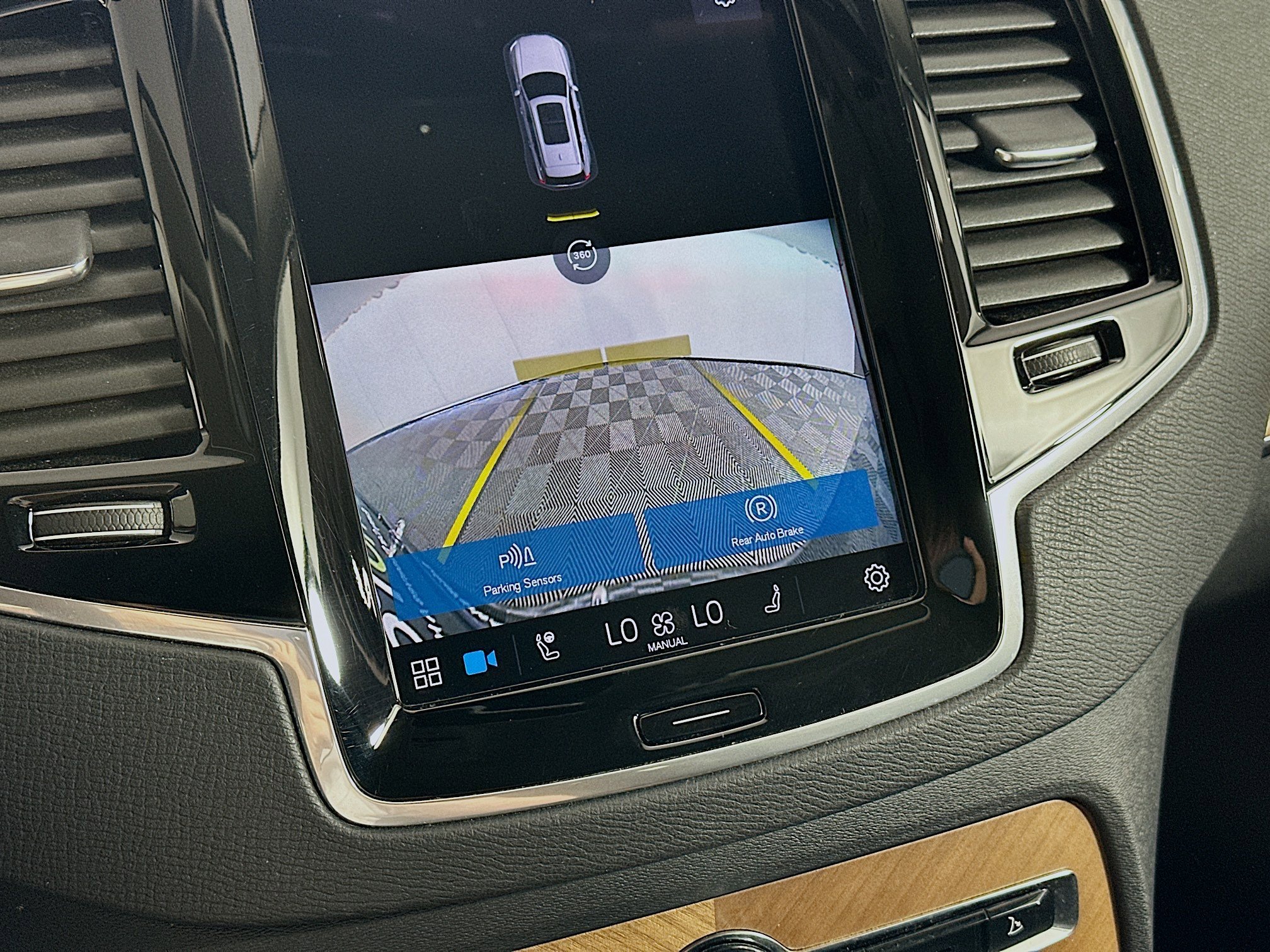 Used 2023 Volvo XC90 B6 Plus image 22