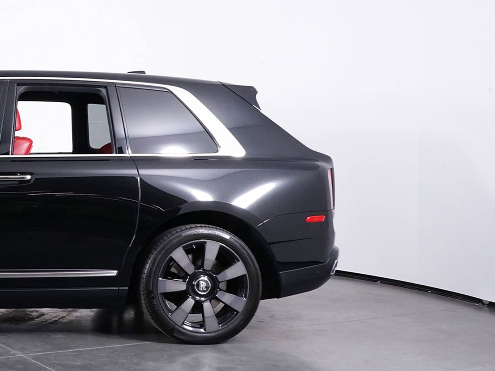 Used 2022 Rolls-Royce Cullinan w/ Cullinan Package image 12