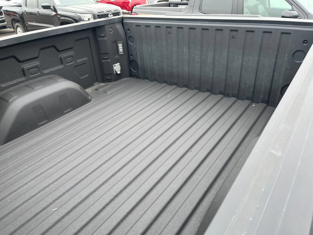 Used 2022 Chevrolet Silverado 1500 High Country w/ Technology Package AWD/4WD image 10