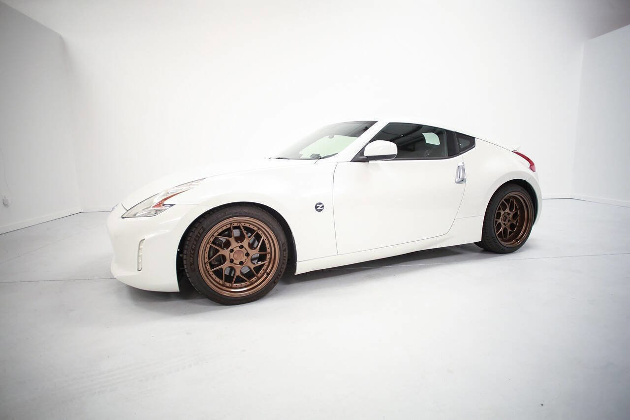 Used 2011 Nissan 370Z Coupe image 3