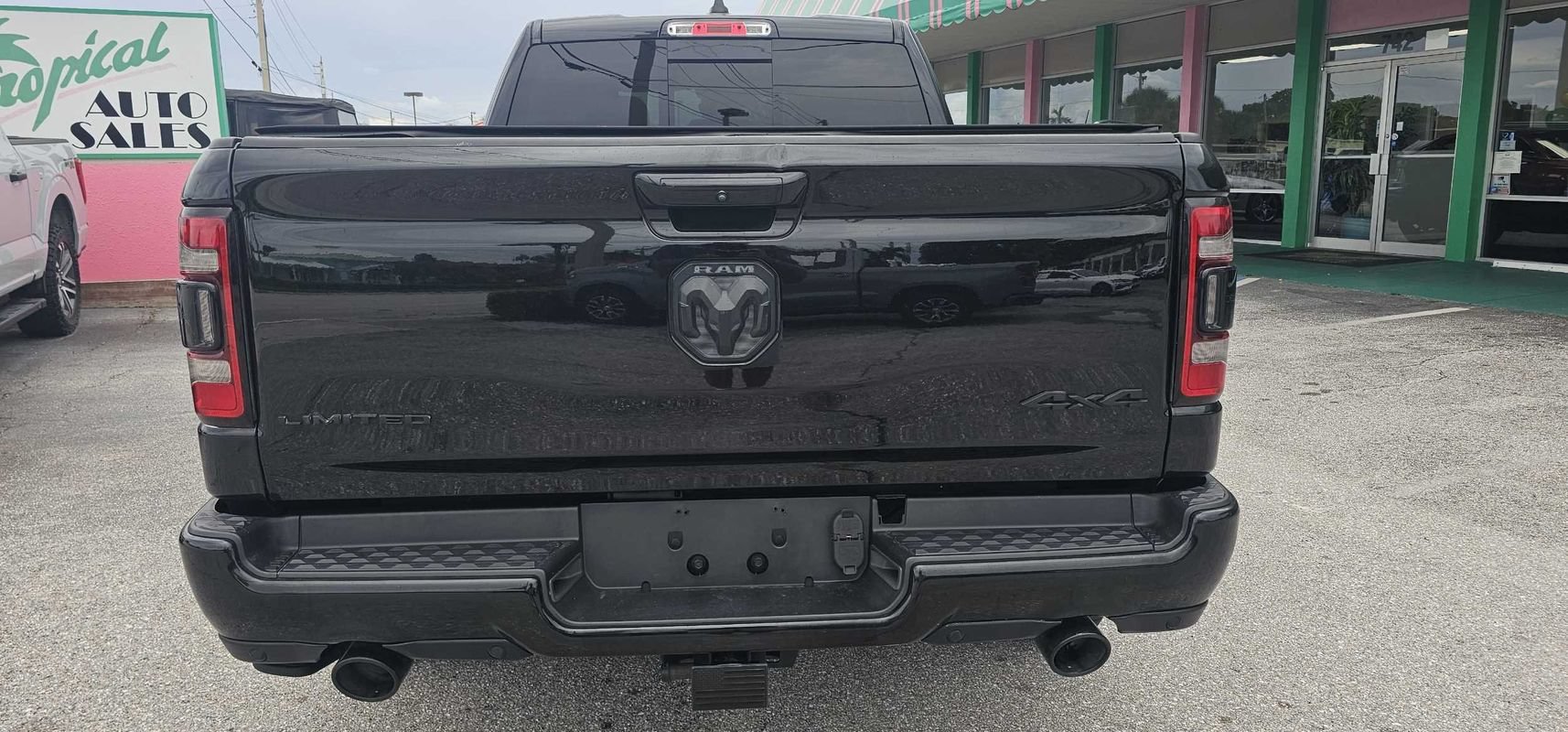 Used 2020 RAM 1500 Limited w/ Black Appearance Package AWD/4WD image 35